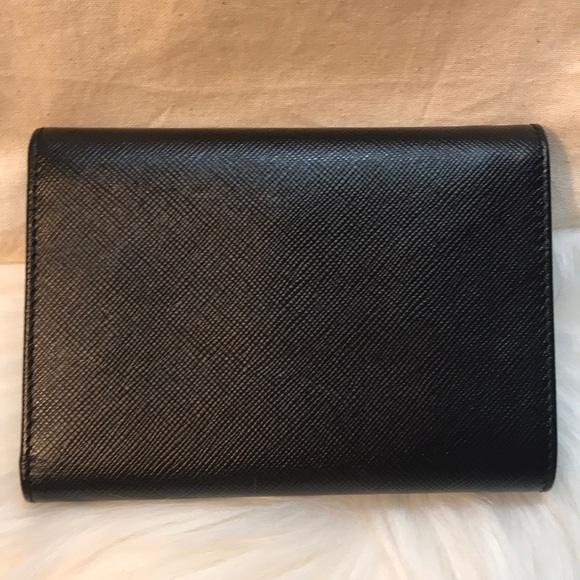 💕Preloved Salvatore Ferragamo Compact Wallet 💝🎁 - Picture 2 of 9